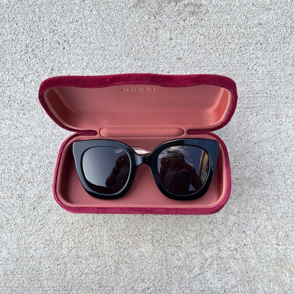 ❌SOLD❌Gucci Sunglasses - Picture 9 of 13